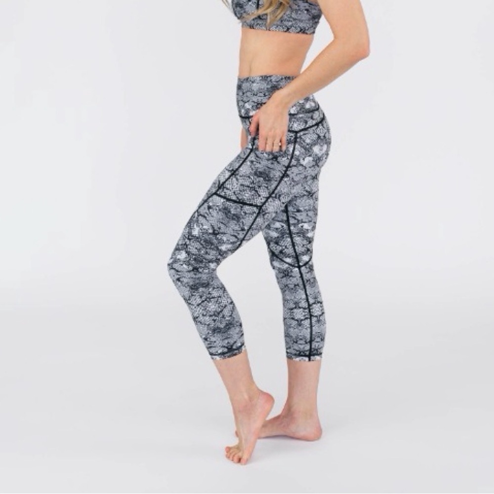 NWOT Zyia Active Black and White Snake Print Leggings